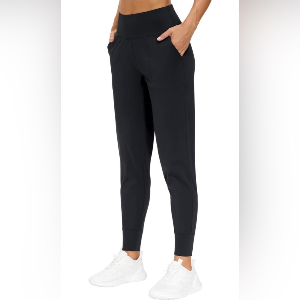 The gym people black joggers.